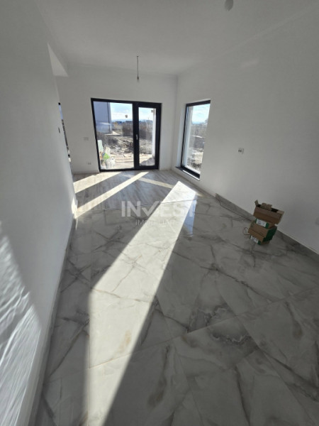 CARTIER PRIVAT, CASA 4 CAMERE, 2 BAI, MIROSLAVA , PLACA DE BETON PESTE ETAJ