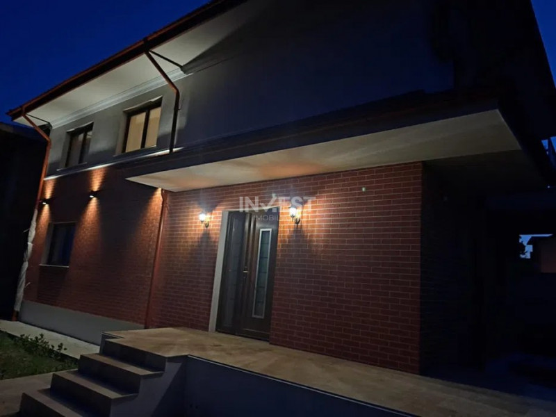 Casa premium cu 4 camere, 2 bai, beci 20 mp, NICOLINA, strada Strugurilor