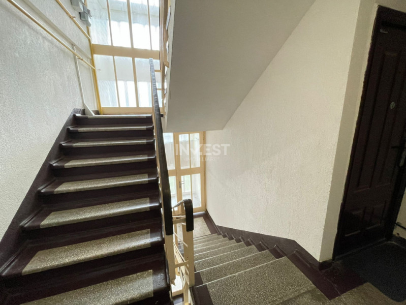 Apartament 2 camere-Podu Ros-etaj intermediar-bloc fara risc