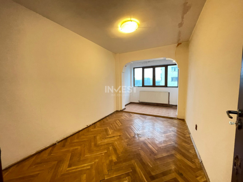 Apartament 4 camere-Podu Ros-Palas-sens giratoriu