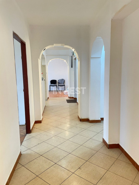 Apartament 4 camere-Podu Ros-Palas-sens giratoriu