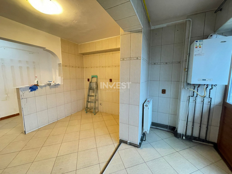 Apartament 4 camere-Podu Ros-Palas-sens giratoriu
