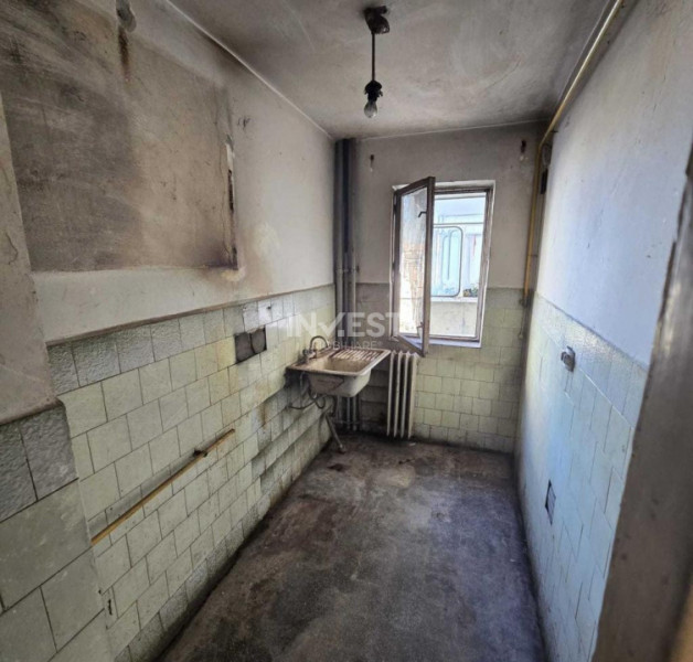 DE VANZARE-APARTAMENT 2 CAMERE-DECOMANDAT-MIRCEA CEL BATRAN