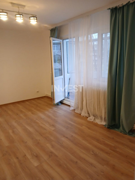 Apartament 3 camere-Etaj intermediar-Tatarasi-Liceul Alexandru Ioan Cuza