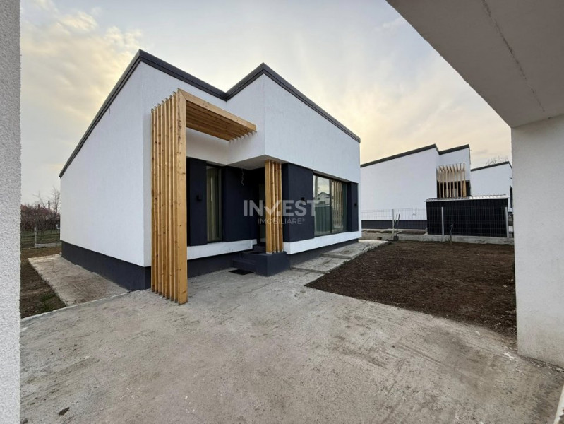 CASA INDIVIDUALA, 4 CAMERE, 2 BAI , 400 MP TEREN, Moldova Mall