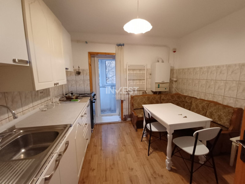 Apartament 3 camere, bloc tip vila, Zona Arcu 
