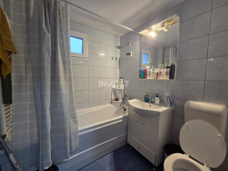 DE VANZARE-APARTAMENT 2 CAMERE-DECOMANDAT