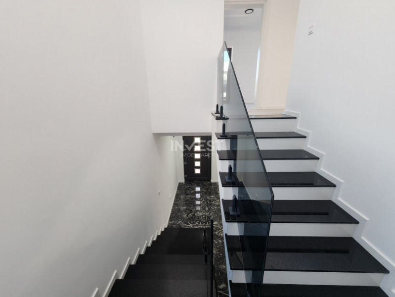 CASA PREMIUM, 4 CAMERE, 2 BAI, 132 MP UTILI , MIROSLAVA