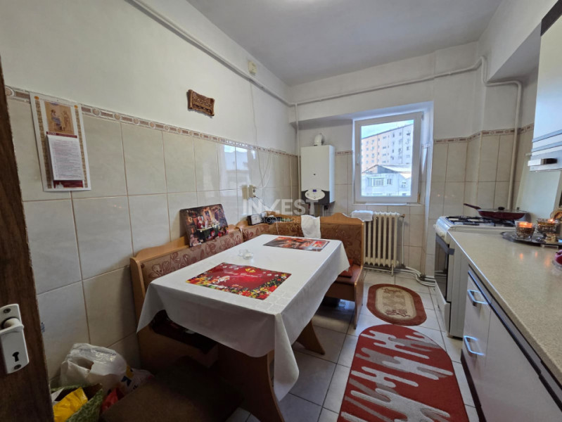 DE VANZARE-APARTAMENT 4 CAMERE-DECOMANDAT-DACIA