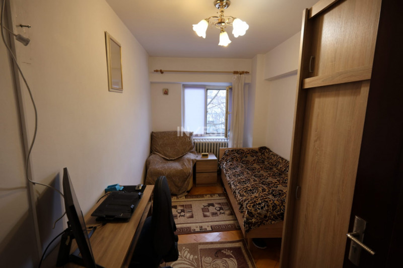 Apartament de vanzare, 4 camere, decomandat, zona Pacurari-Pizza Smile, Iasi 