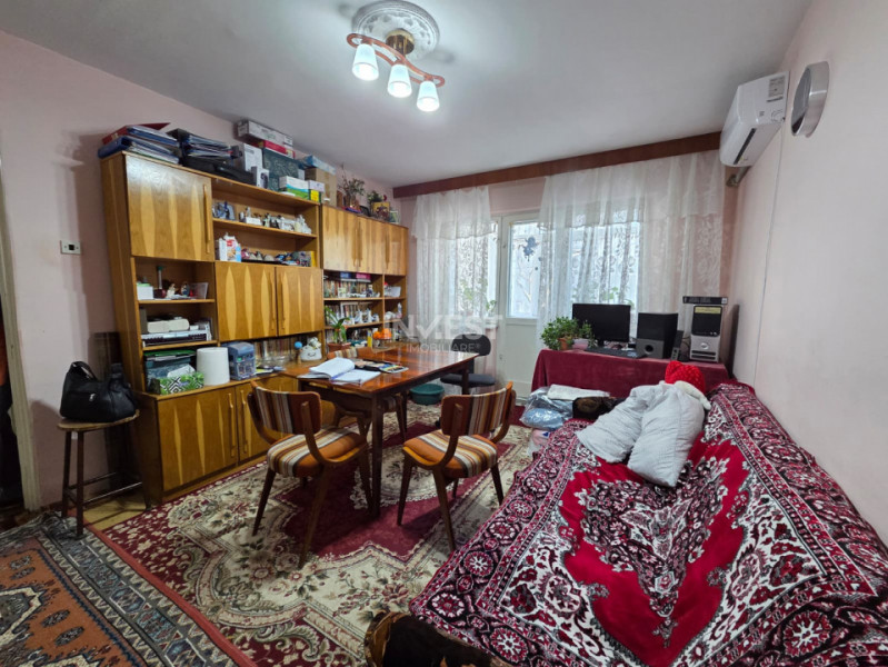 DE VANZARE-APARTAMENT 3 CAMERE-DACIA