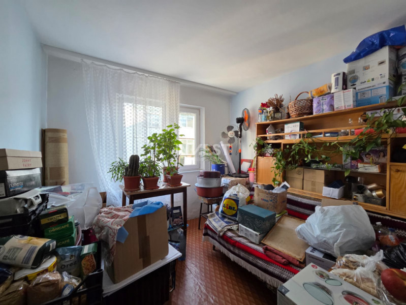 DE VANZARE-APARTAMENT 3 CAMERE-DACIA