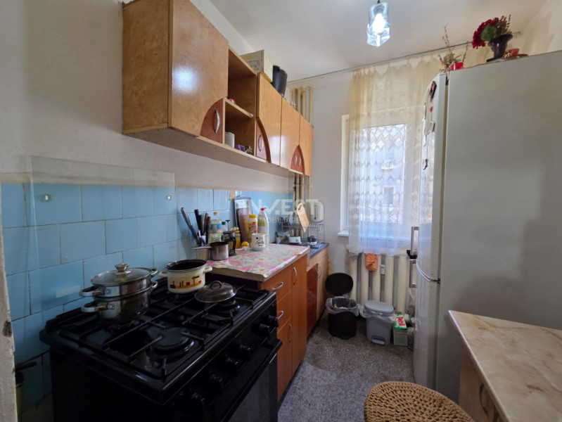 DE VANZARE-APARTAMENT 3 CAMERE-DACIA