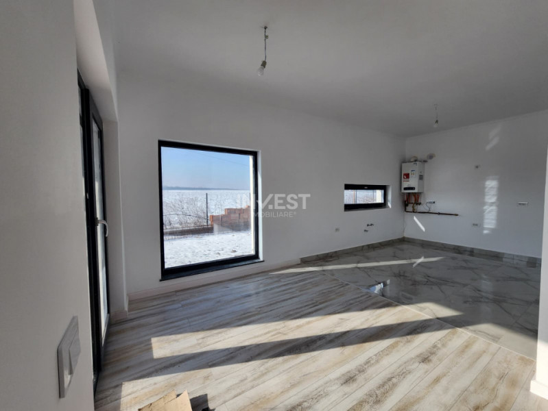 CARTIER PRIVAT, CASA 4 CAMERE, 2 BAI, MIROSLAVA , PLACA DE BETON PESTE ETAJ