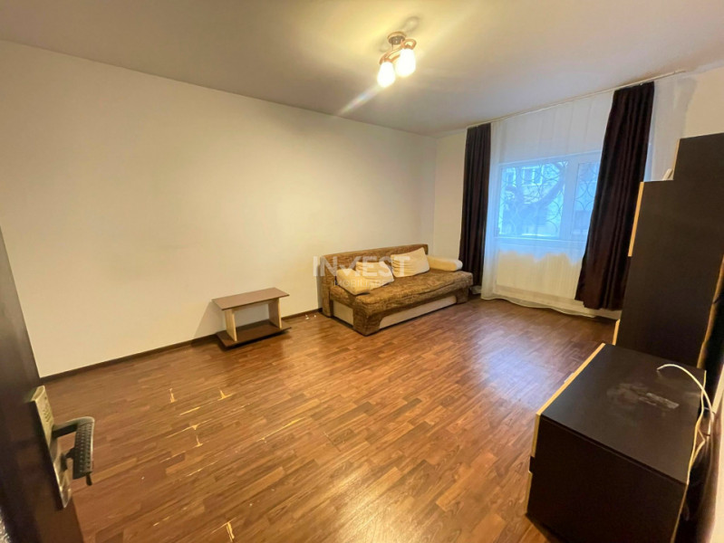 Apartament 2 camere decomandat-50mp-Podul de Fier