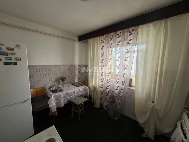 Apartament 3 Camere, 2 bai, intermediar,  75mp,  zona Nicolina 2