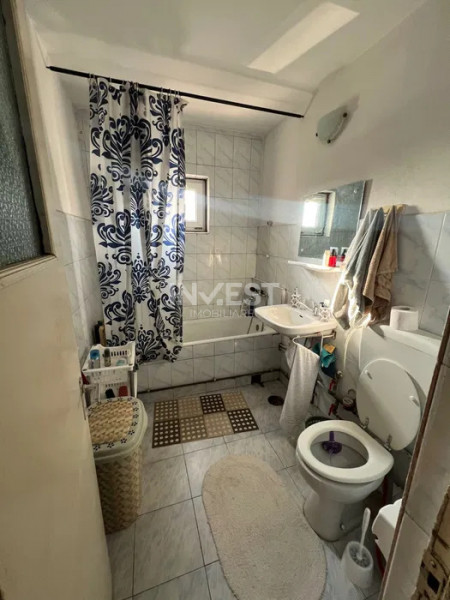 Apartament 3 Camere, 2 bai, intermediar,  75mp,  zona Nicolina 2