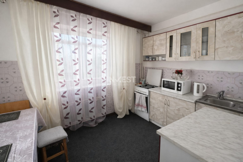 Apartament 3 Camere, 2 bai, intermediar,  75mp,  zona Nicolina 2