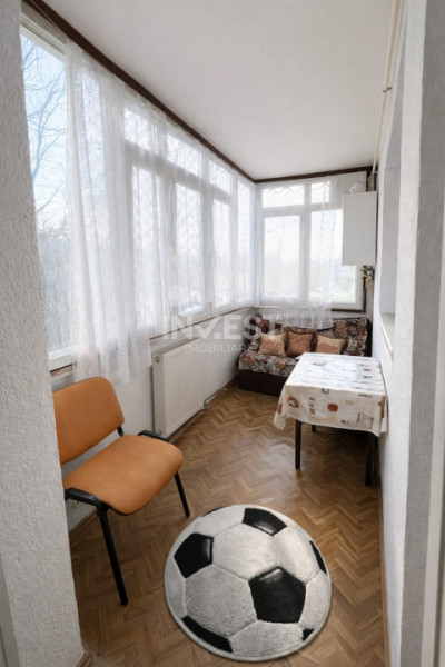 Apartament 3 Camere, 2 bai, intermediar,  75mp,  zona Nicolina 2