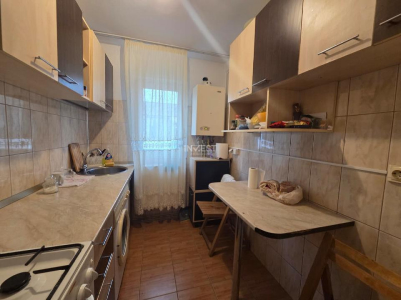 DE VANZARE-APARTAMENT 2 CAMERE-PIATA DACIA