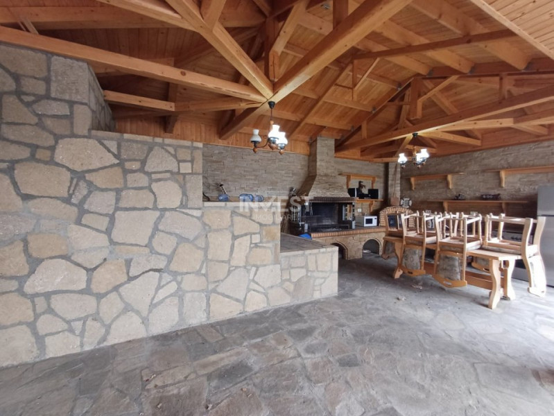 CASA PREMIUM  MIROSLAVA , 250MP UTILI, 5 CAMERE, BECI, 2 GARAJE, 1100 MP TEREN