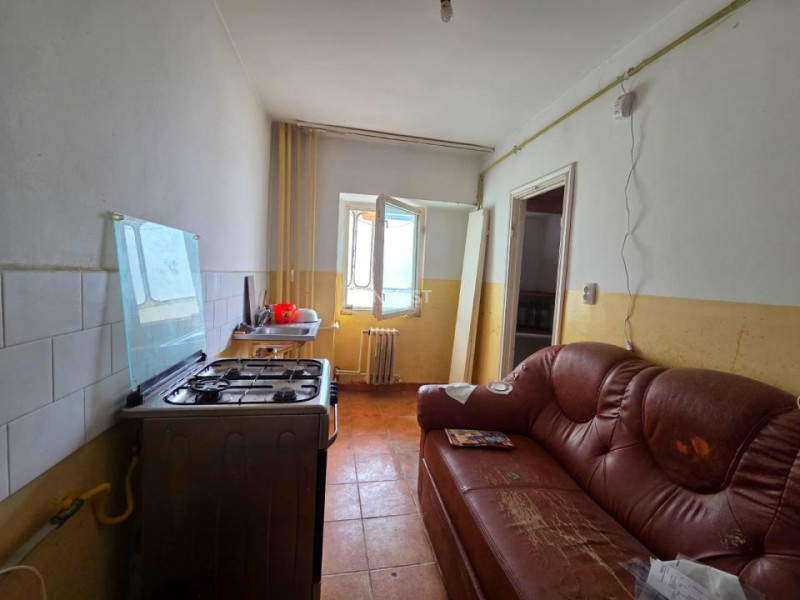 APARTAMENT 3 CAMERE-DECOMANDAT-ETAJ 1-DACIA