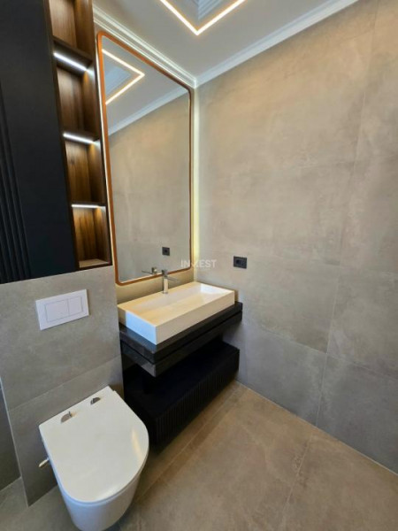 CASA CU 4 CAMERE, 2 BAI , COMPLEX PREMIUM CU ACCES PRIVAT !!! IASI