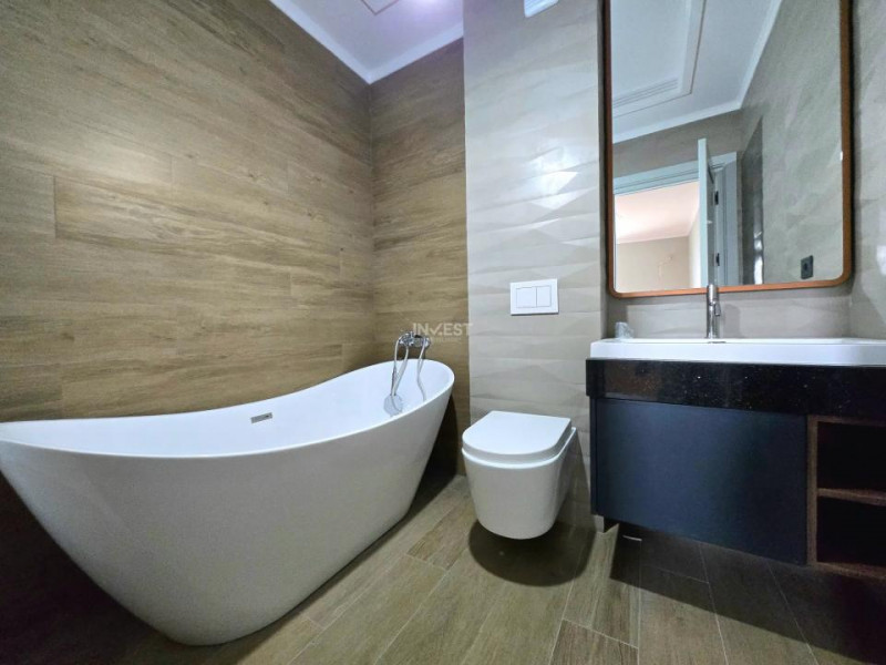 CASA CU 4 CAMERE, 2 BAI , COMPLEX PREMIUM CU ACCES PRIVAT !!! IASI