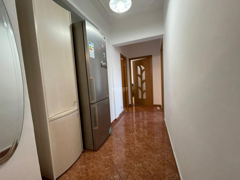 Apartament de inchiriat, 3 camere, decomandat, zona Podu Ros, Iasi