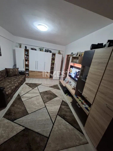 Apartament 1 camera decomandat, etajul 2 , capat CUG