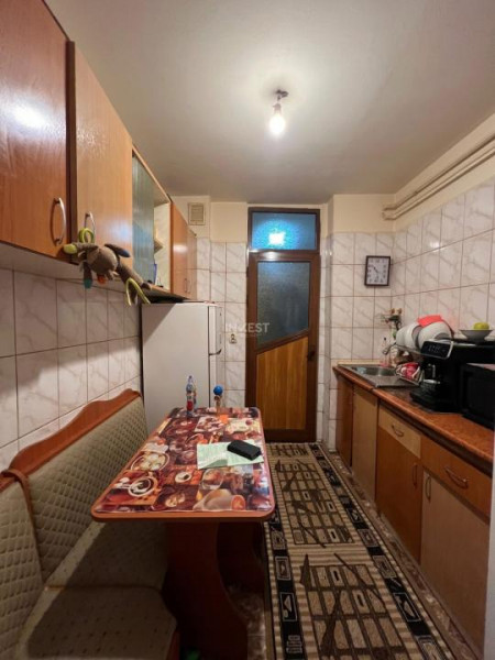 Apartament 2 camere decomandat-Podul de Fier-bloc 1982