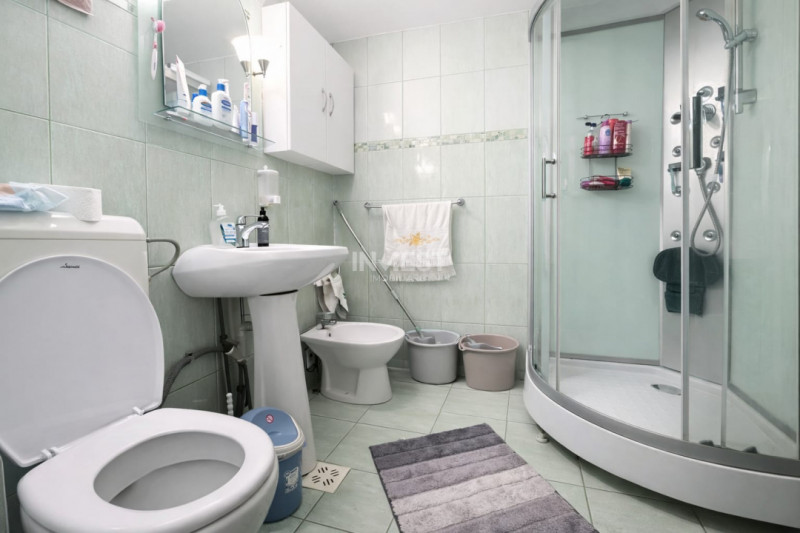 Apartament de vanzare, 3 camere, decomandat, zona Moara de Foc, Iasi