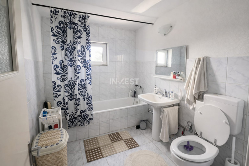 Apartament 3 Camere, 2 bai, intermediar,  75mp,  zona Nicolina 2