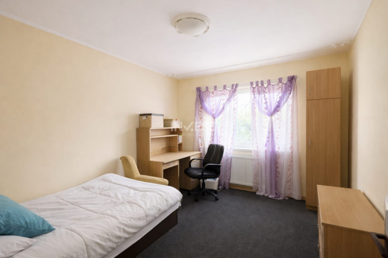 Apartament 3 Camere, 2 bai, intermediar,  75mp,  zona Nicolina 2