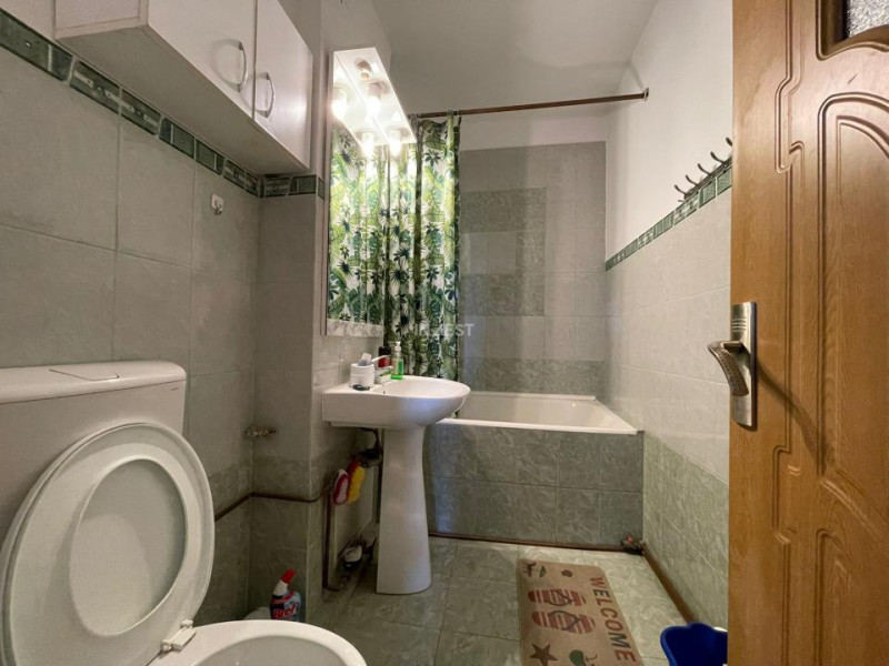 Apartament de inchiriat, 3 camere, decomandat, zona Podu Ros, Iasi