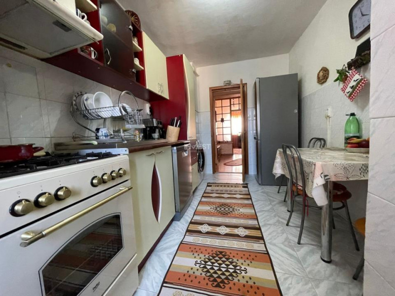 Apartament 4 camere, decomandat, zona Pacurari, Iasi 