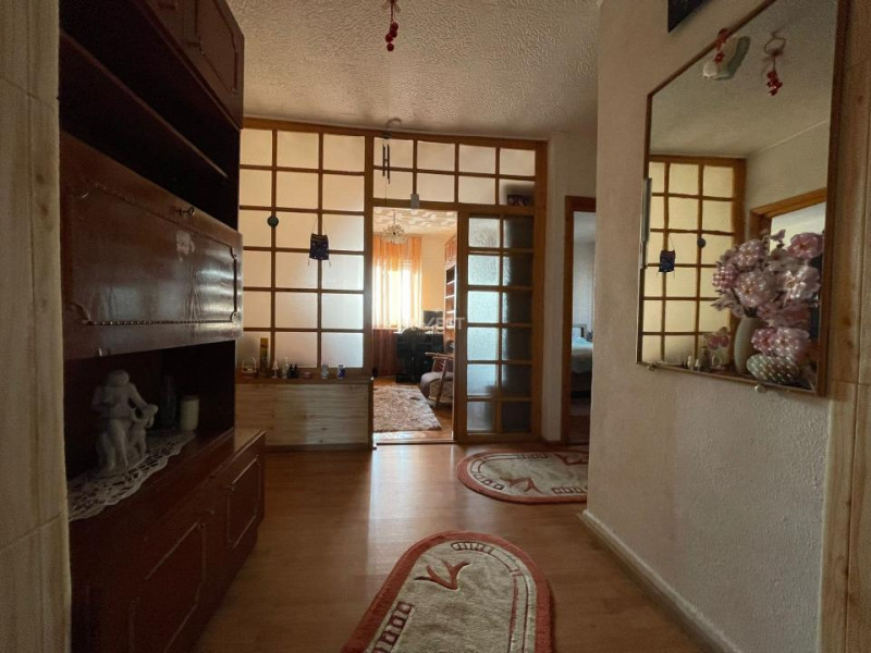 Apartament 4 camere, decomandat, zona Pacurari, Iasi 
