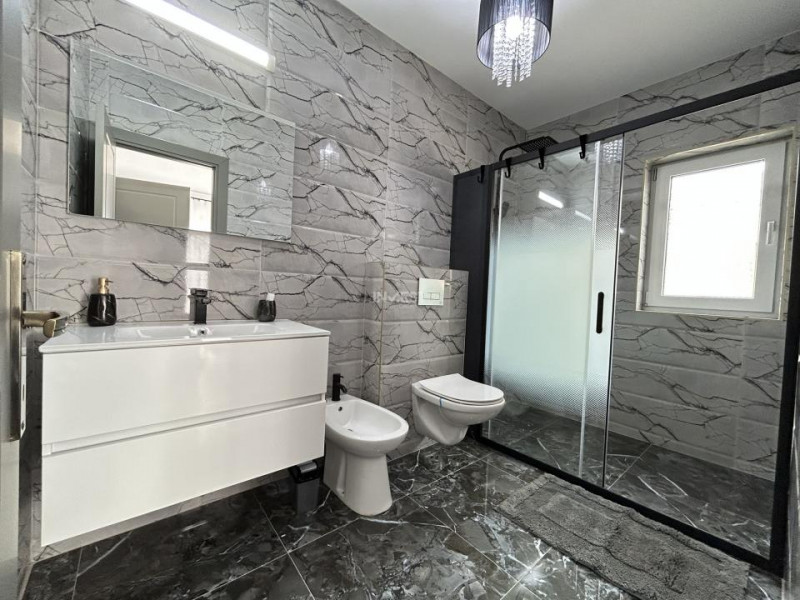 Casa individuala, 5 camere, 3 bai, utilata. Zona Bucium- Plopii Fara Sot, IASI