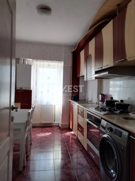 De vanzare, 3 camere, dezomandat, zona Pacurari, Iasi