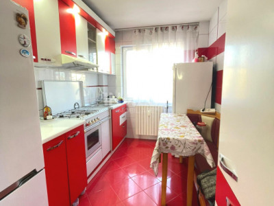 Apartament 3 camere decomandat-Piata Nicolina-etaj intermediar