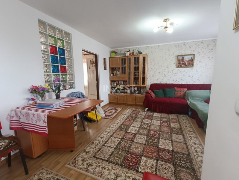 Casa 5 camere-strada principala - Tomesti