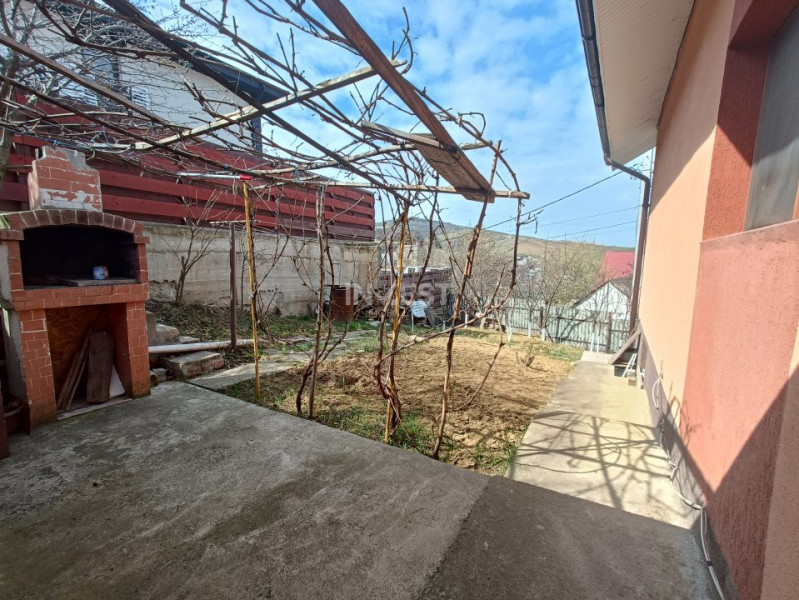 Casa 5 camere-strada principala - Tomesti