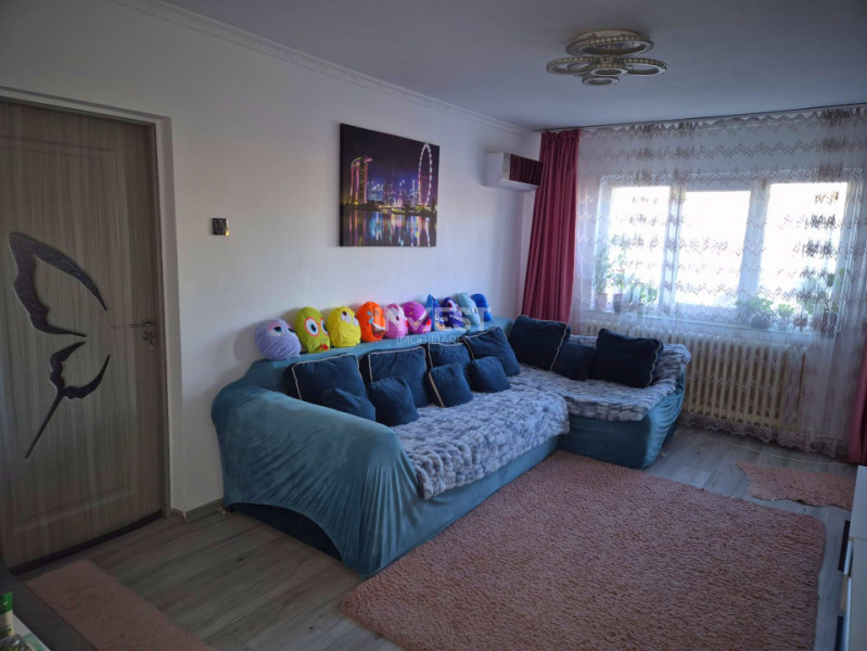 Apartament 3 camere-Podu Ros-Liceul Emil Racovita