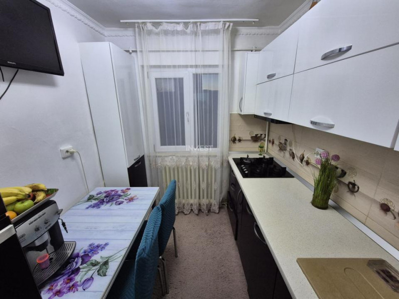 Apartament 3 camere-Podu Ros-Liceul Emil Racovita