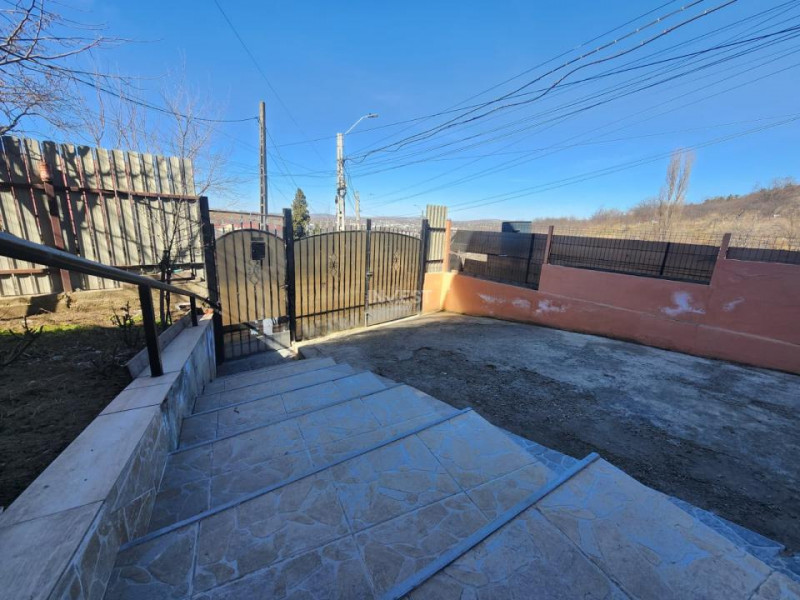 CASA INDIVIDUALA , ZONA TOMESTI, 5 CAMERE