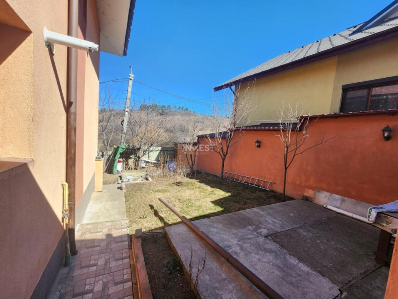 CASA INDIVIDUALA , ZONA TOMESTI, 5 CAMERE