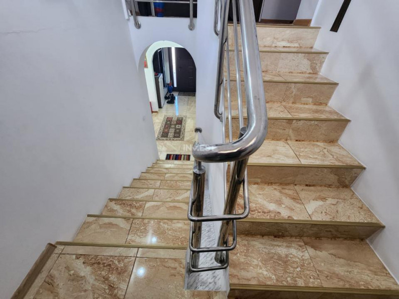 CASA INDIVIDUALA , ZONA TOMESTI, 5 CAMERE