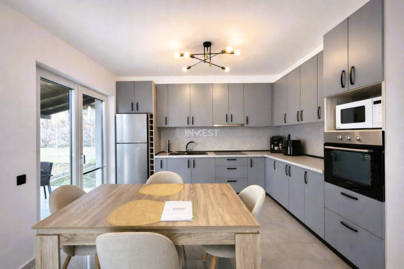 Vilă cu 5 camere și 3 băi situată în Bucium - Iași