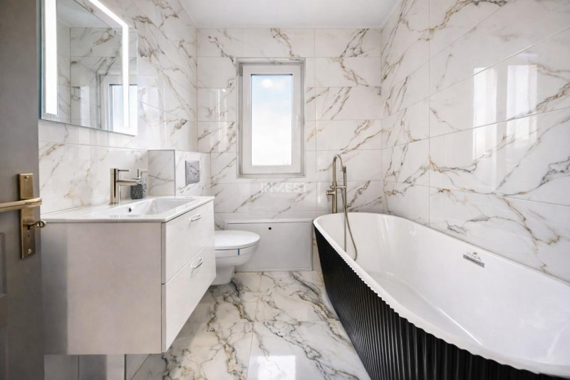 Vilă cu 5 camere și 3 băi situată în Bucium - Iași