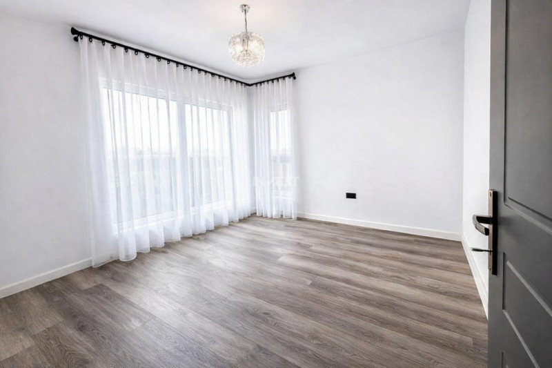 Vilă cu 5 camere și 3 băi situată în Bucium - Iași